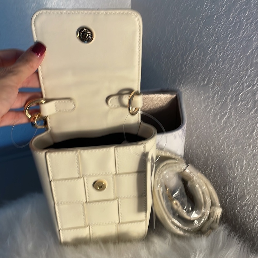 ๐ The Limited crossbody cream purse you can also take straps off NWT - Picture 2 of 4